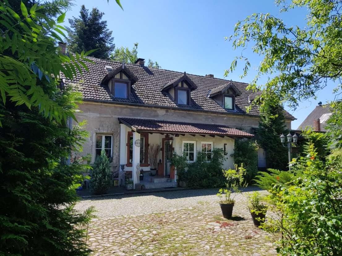 Ehemalige Bibliothek Apartment Fuer 2 Mit Kueche Kamin Netflix Parken Und Hofladen Steinhofel Экстерьер фото