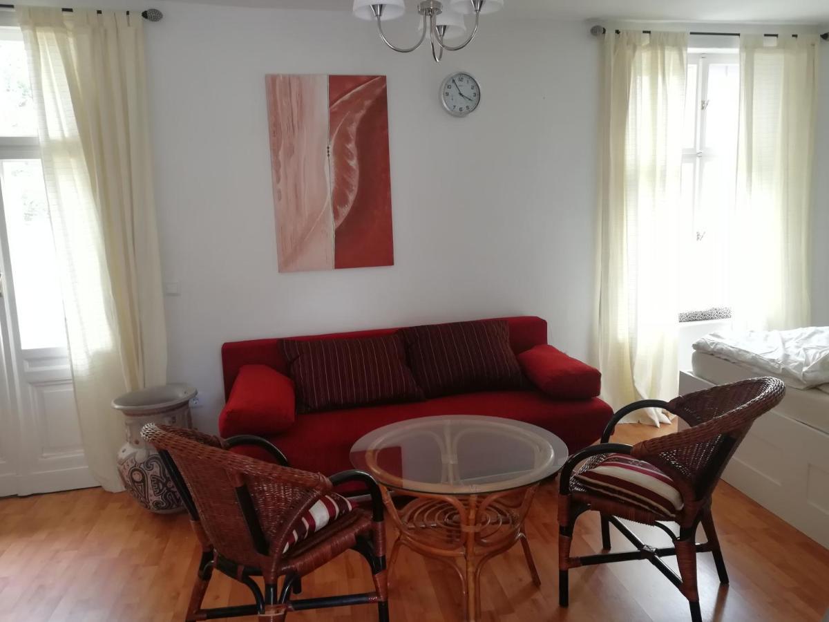 Ehemalige Bibliothek Apartment Fuer 2 Mit Kueche Kamin Netflix Parken Und Hofladen Steinhofel Экстерьер фото