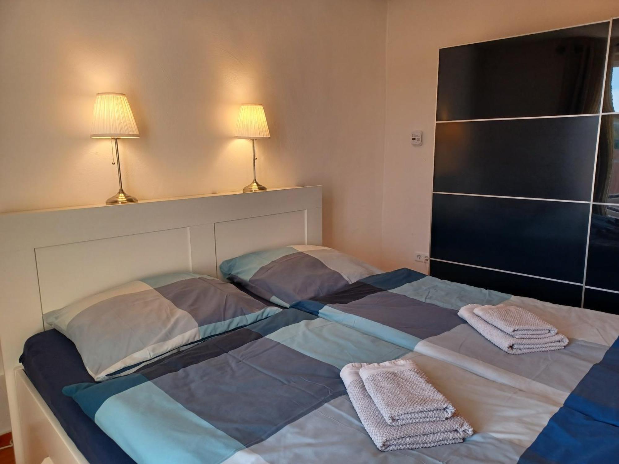 Ehemalige Bibliothek Apartment Fuer 2 Mit Kueche Kamin Netflix Parken Und Hofladen Steinhofel Экстерьер фото